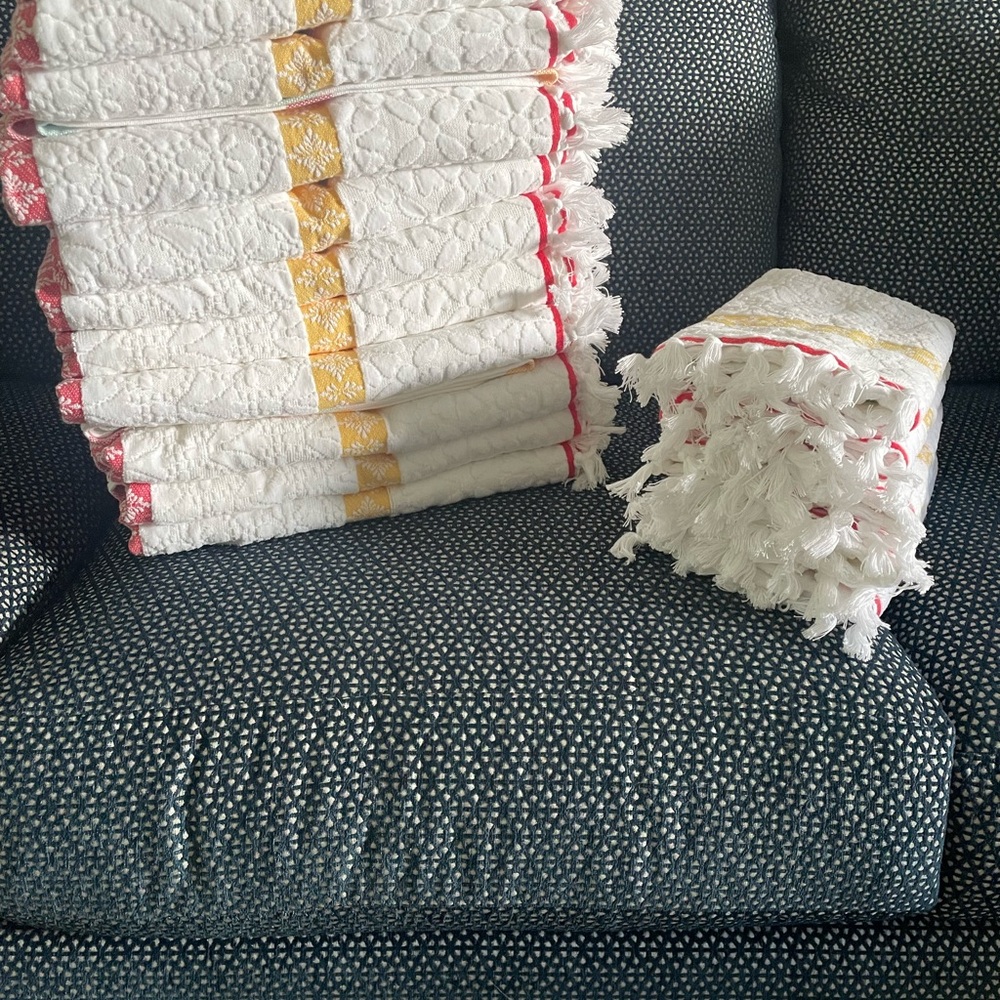 Pioneer Woman towels. 5 hand towels, 10 bath towels. Sculpted Stripe pattern